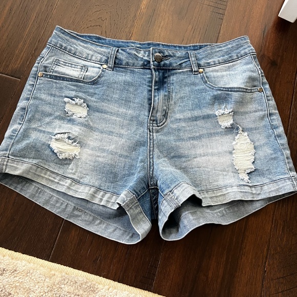 MID RISE DENIM SHORTS DISTRESSED - Picture 1 of 2